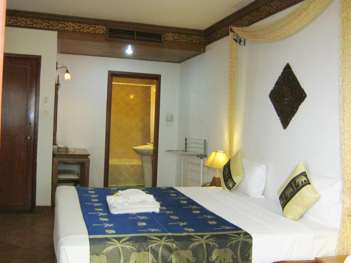 Kata Minta Hotell Phuket Eksteriør bilde