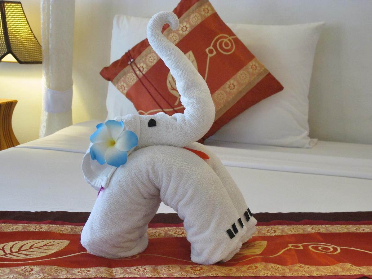 Kata Minta Hotell Phuket Eksteriør bilde