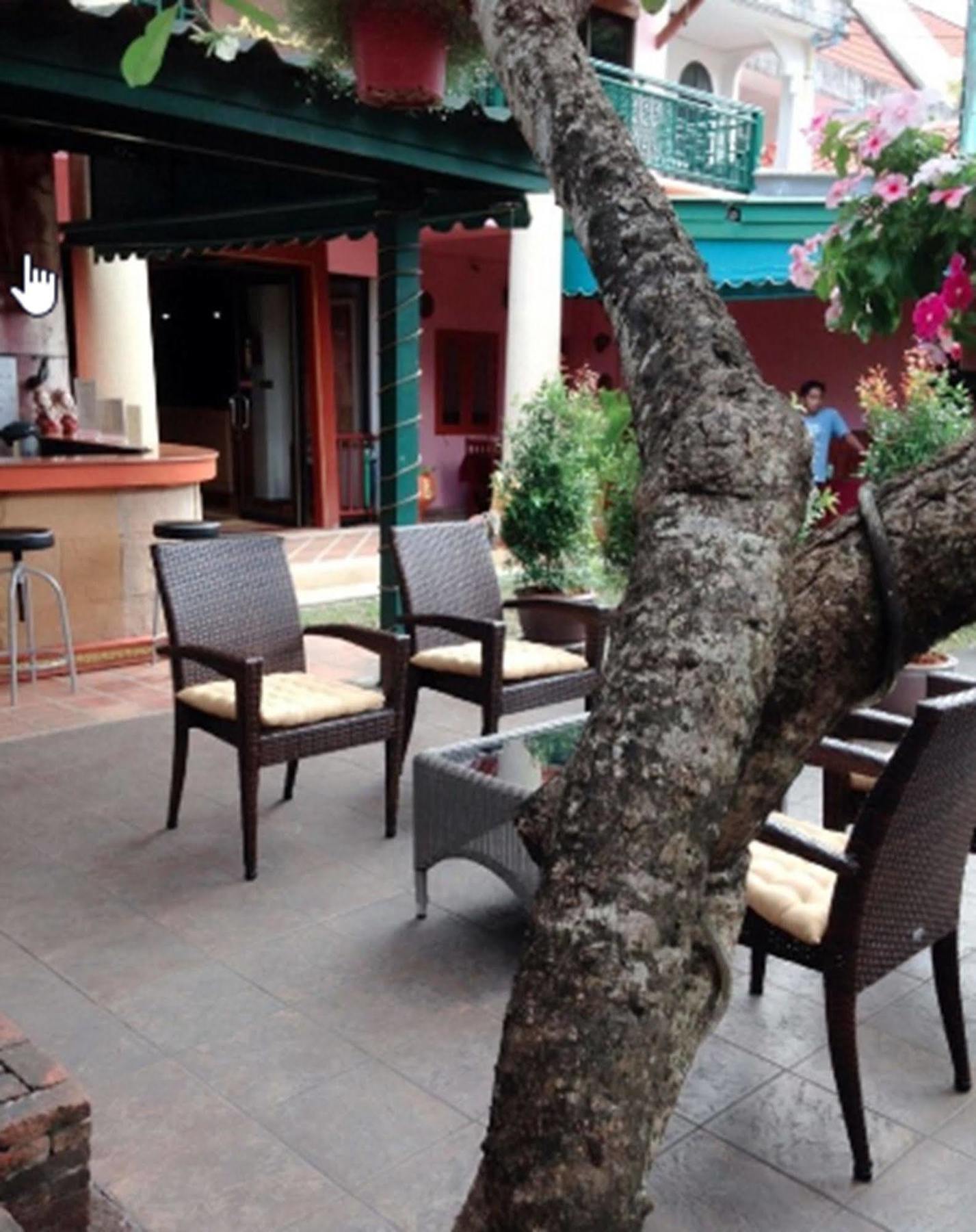 Kata Minta Hotell Phuket Eksteriør bilde