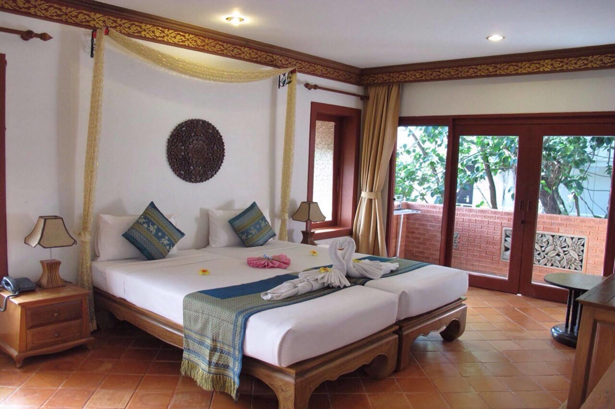 Kata Minta Hotell Phuket Eksteriør bilde