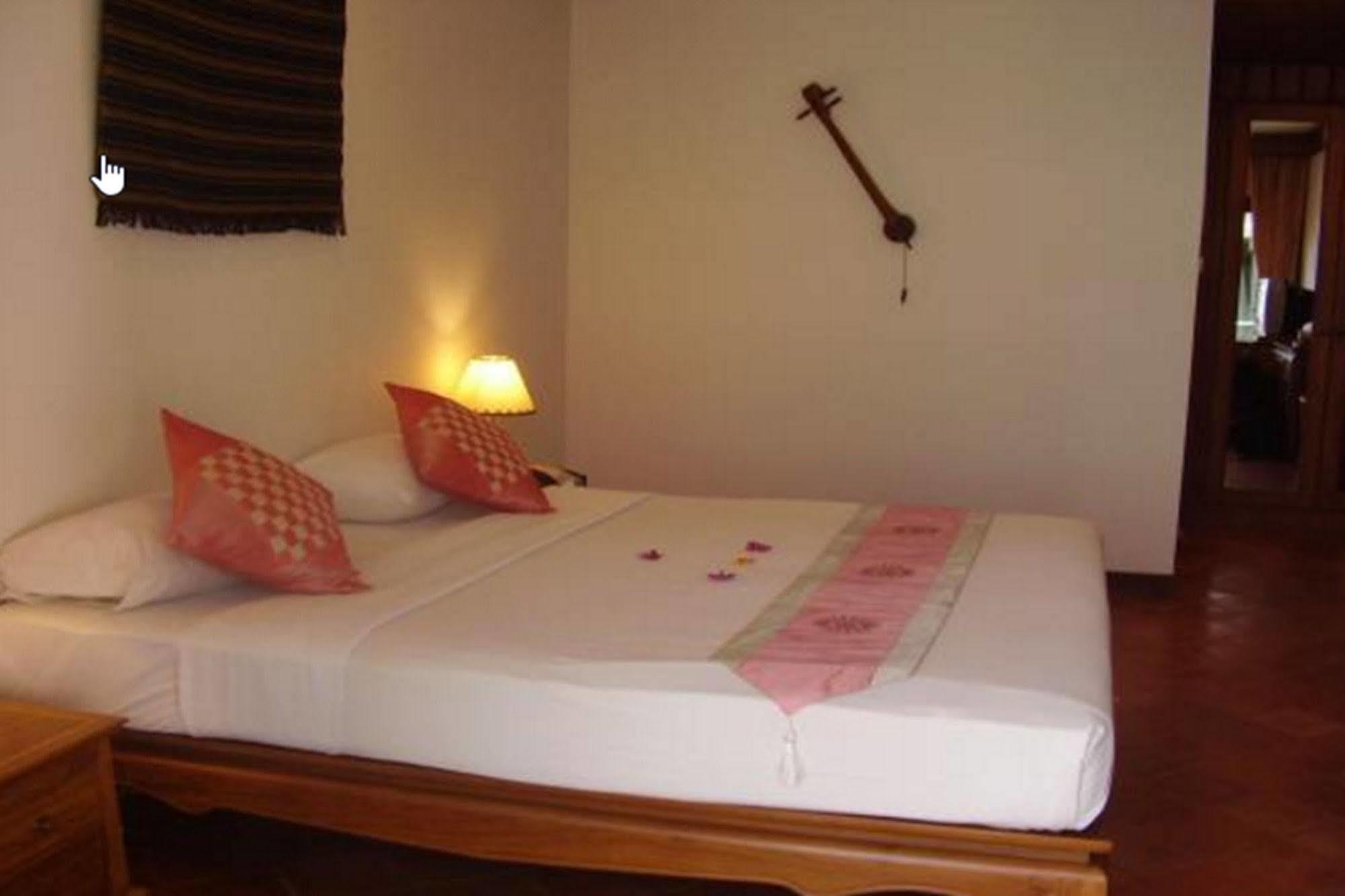 Kata Minta Hotell Phuket Eksteriør bilde